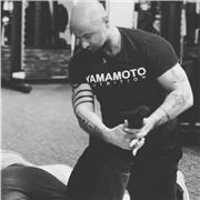 Coach sportif en ligne pour adultes et professionnels, spécialiste en programmes sur-mesure et bien-être, certifié BPJEPS et ISSA.