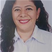 Profesora de refuerzo escolar y apoyo de tareas para niños y niñas de primaria