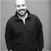 Diseñador industrial que imparte clases de la rama científica, desde primaria hasta adultos y empresas.