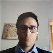 Docente laureato in inglese, spagnolo e francese mette a disposizione, di chiunque lo voglia, la propria conoscenza ed il proprio amore per le lingue
