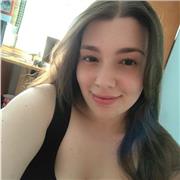 Graduada en Derecho con gran don para los niños y aplicada en los estudios