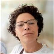 Profissional cuidadora infantil, cursando Pedagogia, mãe dé três adultos. Com disponibilidade