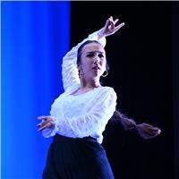 Profesora de sevillanas y flamenco en Sevilla capital. Doy clases a domicilio, en mi domicilio, en colegios, academias, etc. Disponibilidad por la tarde