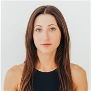 Ballerina contemporanea professionista, residente anni all'estero, propone lezioni di inglese per praticare la conversazione