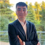 Laureato in Economia e Gestione aziendale Unicatt