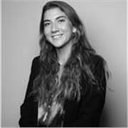 Profesional en Finanzas con más de 7 años de experiencia en firmas internacionales (EY, Deloitte), especializada en análisis finan