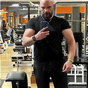 Personal Trainer Specialist in Forza, Ipertrofia e Allenamento al Femminile, con competenze in Nutrizione e Autodifesa