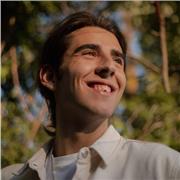 Profesor de apoyo para las asignaturas de matemáticas, inglés, física y química, lengua... Con dos años de experiencia dando clases a alumnos de 6 primaria y 2 ESO