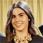Me defino como una persona muy responsable y organizada. Siempre busco la manera en que los alumnos aprendan divirtiéndose.