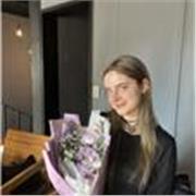 Hola soy Sonia y doy clases de Ingles. Estuve en Irlanda de inmersión lingüística y cuento con los títulos de B1 y C1