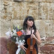 Clases de violín a tu ritmo. Aunque sea un instrumento complejo, cualquiera puede disfrutar de su práctica. ¡Ánimate!