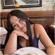 Profesora de matemáticas que imparte clases a niños de todas las edades