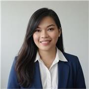 Je parle couramment anglais. Mon niveau de français est A2+. J'ai enseigné l'anglais des affaires et donné des cours particuliers 