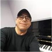 Musicista impartisce lezioni di pianoforte anche a domicilio