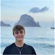 Estudiante de segundo de bachillerato del colegio alemán de Barcelona que imparte clases de refuerzo de matemáticas a estudiantes de secundaria (en español/catalán/alemán)