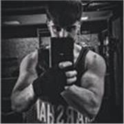 Entrenador personal y nutricionista con años de experiencia.