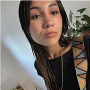 soy una estudiante de primer año de empresariales con un expediente académico excelente, con una media de 9,8 en bachillerato.