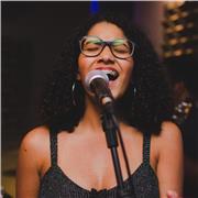 Professora de canto para todas as idades