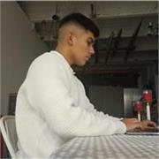 Me defino como una persona que le gusta enseñar y siempre dar un plus en todo.