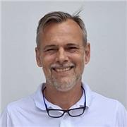 Profesor de inglés acreditado FP por SCE, certificado C1 EOI.