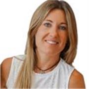 Graudada en Administración de Empresas y con el Máster en Formación del Profesorado. 