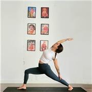 profesora de Hatha, Vinyasa, Yin y Restaurativo