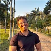 Estudante de economia com vontade de ensinar as novas gerações, dando suporte nas matérias que apresentam dificuldades