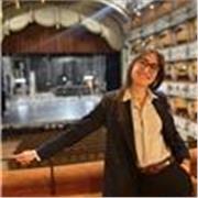 Insegnante di pianoforte plurilaureata impartisce lezioni a bambini e adulti