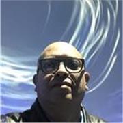 De manera divertida y rápida , las clases pintura son muy divertidas y la de español giran al rededor del arte y artistas famosos