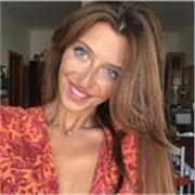 Laureata in Mediazione Linguistica. Attualmente frequento la Magistrale in lingue straniere per l’impresa e la cooperazione internazionale. Offro ripetizioni di inglese e spagnolo