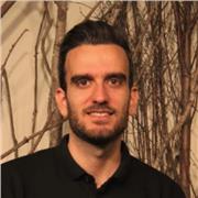 Profesor de interiorismo que abarca todas las facetas de un profesional hacía el cliente