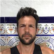 Soy una persona empática con facilidad para tratar con niños. Me gusta enseñar cómo me hubiese gustado que me enseñaran a mi. Anteriormente he dado clases extraescolares de matemáticas y repaso general a un grupo de 12 de niños de entre 6 y 9 años