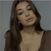 Studentessa universitaria di economia Impartisce lezioni di matematica per studenti liceali