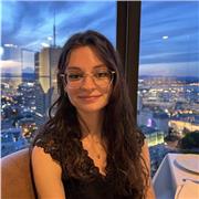 Je suis bilingue et je donne des cours de soutien scolaire aux élèves du primaire.