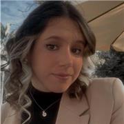 Profesora de Matemáticas imparte clases a niños de todas las edades
