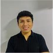 Ingeniero Civil dicta clases prácticas de matemáticas, álgebra y física básica