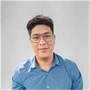 I am an English tutor who helps students feel confident using English in real everyday situations, not just in textbooks.