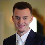 Estudiante de Ingeniería informática imparte clases a alumnos de Educación Secundaria o Bachillerato
