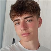 Estudiante de Administración y Dirección de Empresas listo para enseñar.