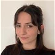 Estudiante de Psicología bilingüe, con experiencia en traducción y comunicación en inglés. 