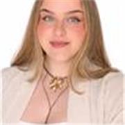Estudiante, a la vez que profesora de repaso con años de experiencia en materias diversas. Extrovertida y proactiva.