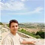 Laureando di chimica e tecnologie farmaceutiche, propone lezioni di chimica a livello liceo e primo/secondo anno di CTF