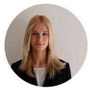 Aunque estoy comenzando mi trayectoria como profesora, me encanta enseñar y ayudar a otros a alcanzar sus objetivos lingüísticos. 