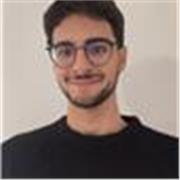 Sono Alessandro, offro lezioni di italiano, inglese e aiuto compiti. Metodo personalizzato, studente al centro, flessibilità!