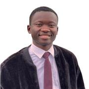 Étudiant international anglophone enseignant l'anglais avec une expérience d'enseignement dans un collège français