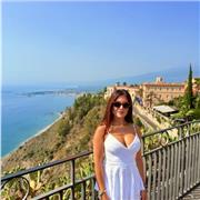 Sei alla ricerca di una persona che possa aiutare tuo figlio a svolgere i compiti o chiarirsi su determinati argomenti