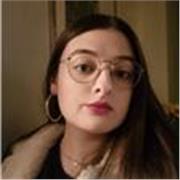 Studentessa Biosciences and Biotechnology a Camerino impartisce lezioni di inglese
