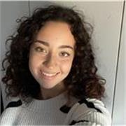 Studentessa di economia all'università trilingue di Bolzano, diplomata al liceo linguistico propone ripetizioni d'Italiano 