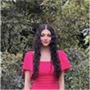 Soy una persona dedicada, activa y creativa y mis clases de inglés no solo te ayudarán a aprender también interiorizarás el idioma
