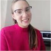 Profesora de primaria apta para todas las edades y niveles.